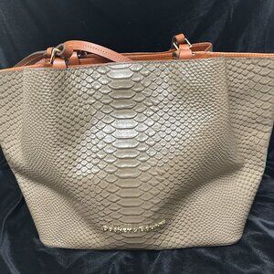 NWT Dooney and Bourke large leather tote